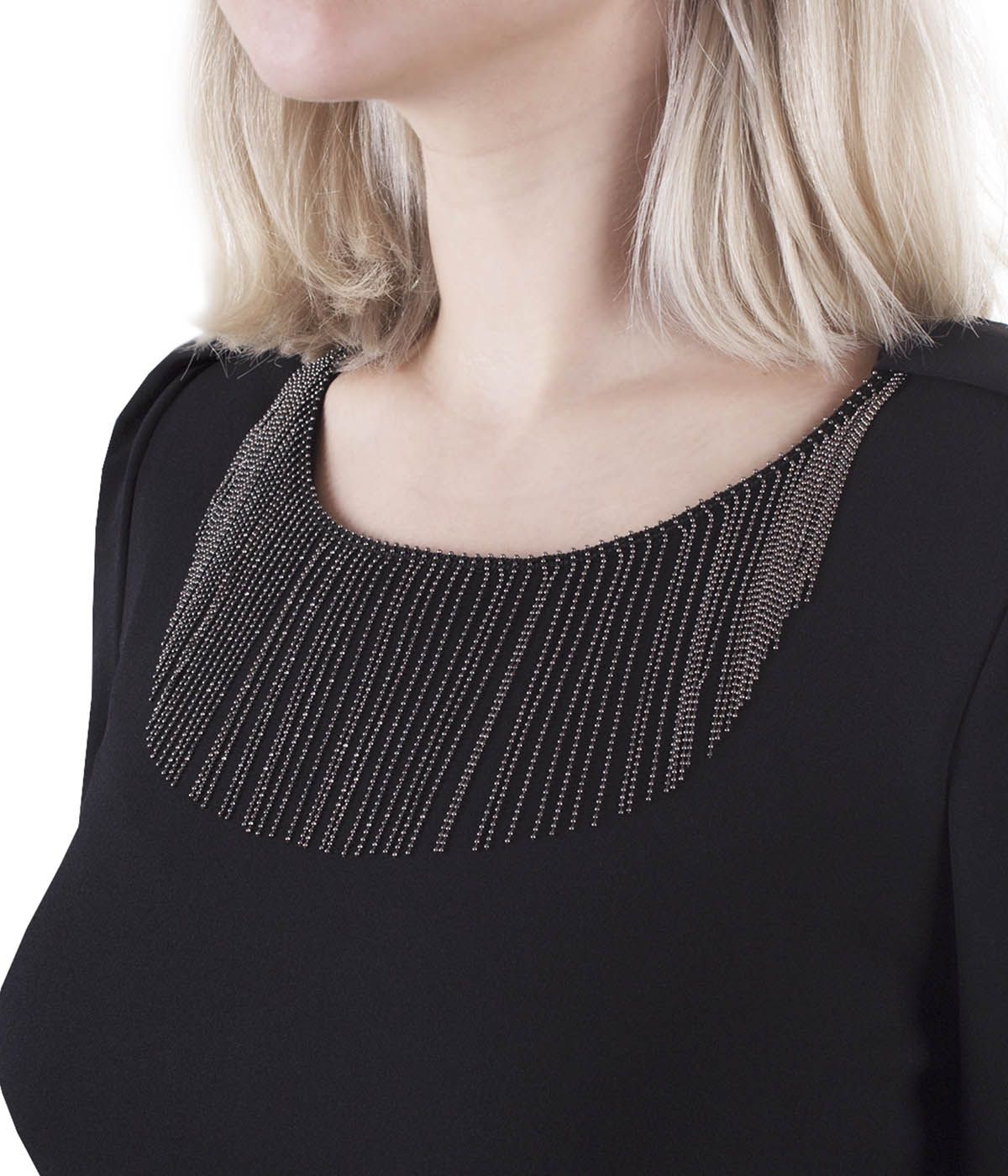 Straigh dress with metallic fringe – necklace type on the neckline area 3